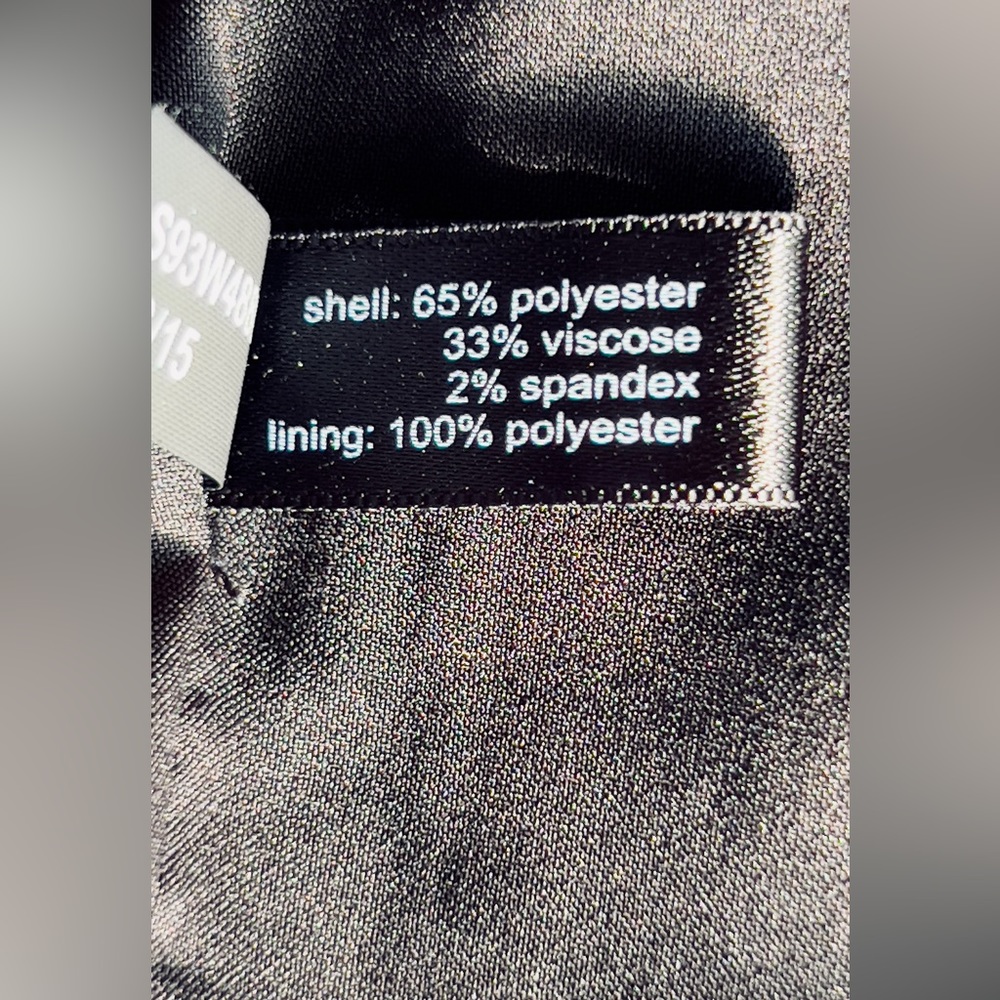 The limited women’s skirt Size is 14 NWOT - Picture 4 of 6